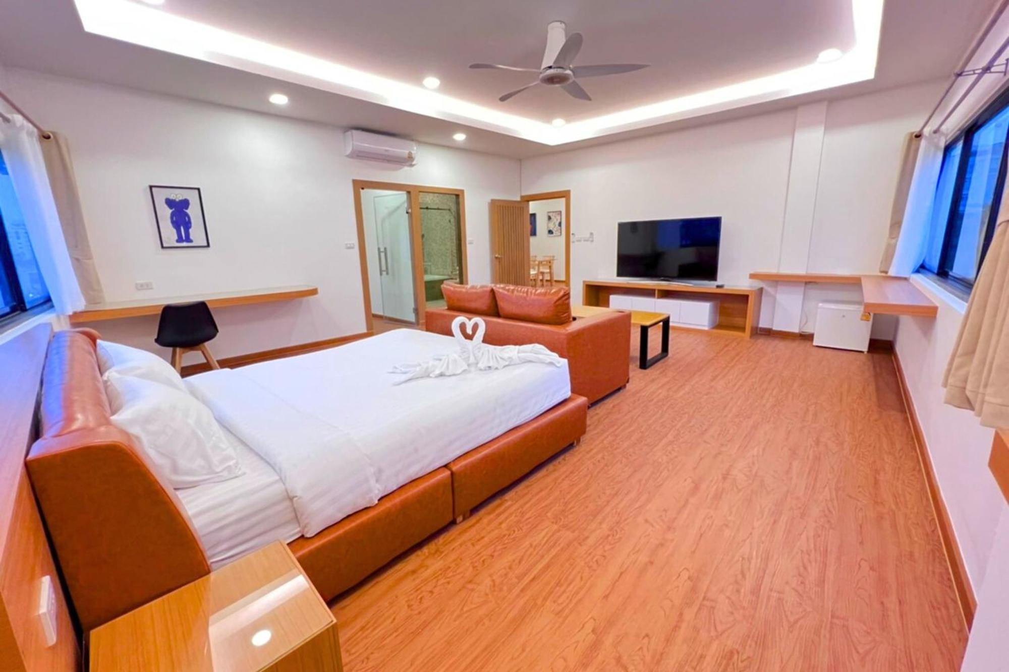 The Lodge Pattaya Exterior foto